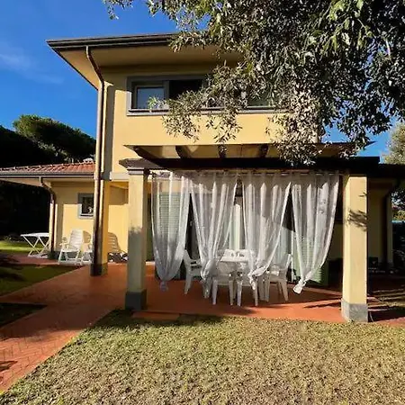 Singola E Indipendente Con Giardino Casa vacanze Marina di Massa